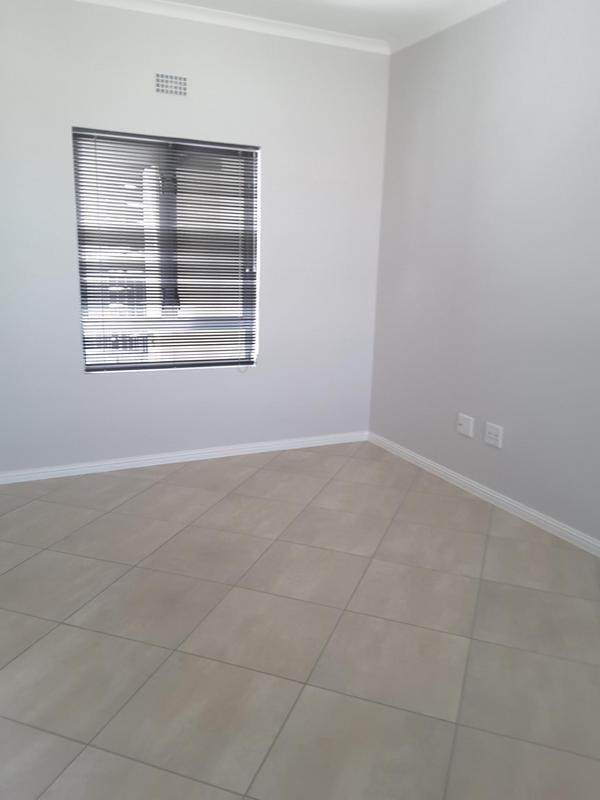 To Let 2 Bedroom Property for Rent in Buhrein Western Cape
